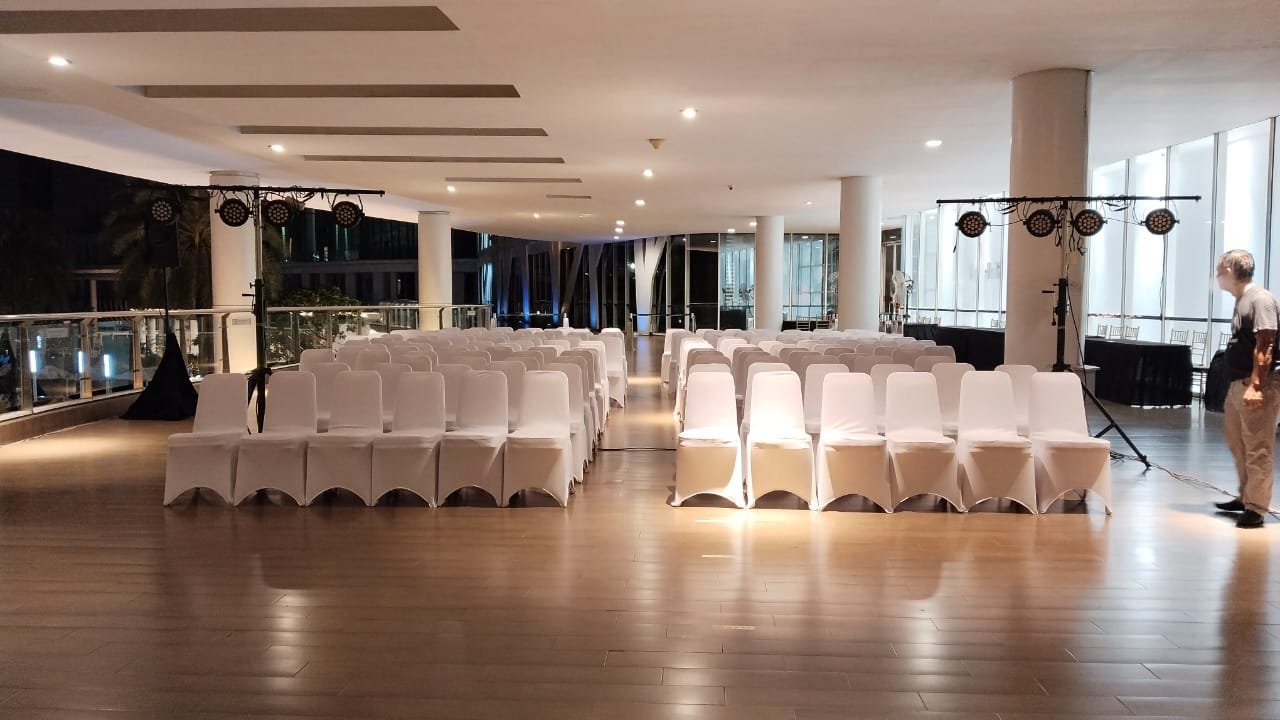 Kursi Futura Cover Ketat yang kami pasang di Hotel Acara Pertemuan