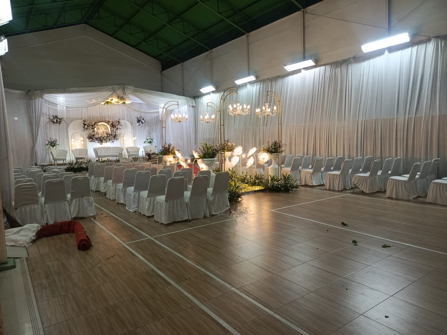 Sewa tenda Bekasi full dekorasi acara pernikahan di Medan Satria oleh Pestahub