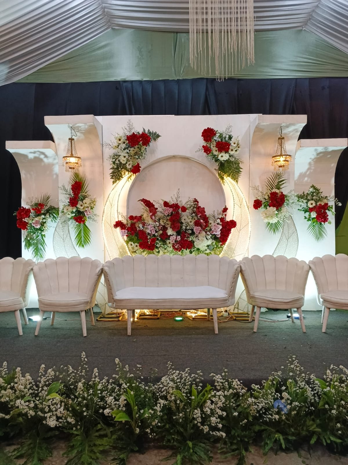 Hasil pengerjaan pemasangan tenda pernikahan dan pelaminan PestaHub di Pondok Melati