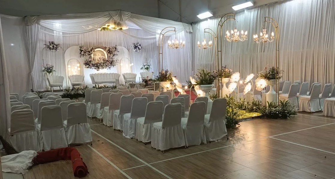 Instalasi tenda VIP dan kursi Futura PestaHub di Galaxy Bekasi Selatan