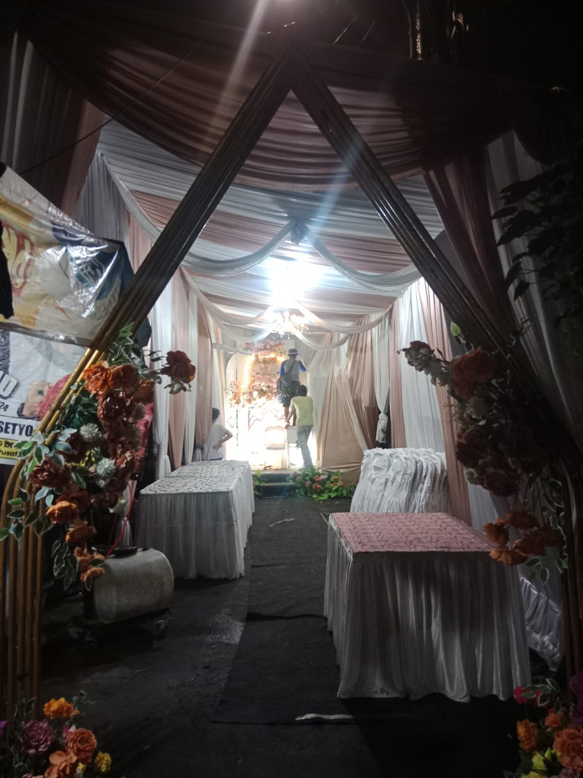 Pemasangan sewa tenda profesional dan dekorasi acara di wilayah Kramat Jati oleh tim PestaHub