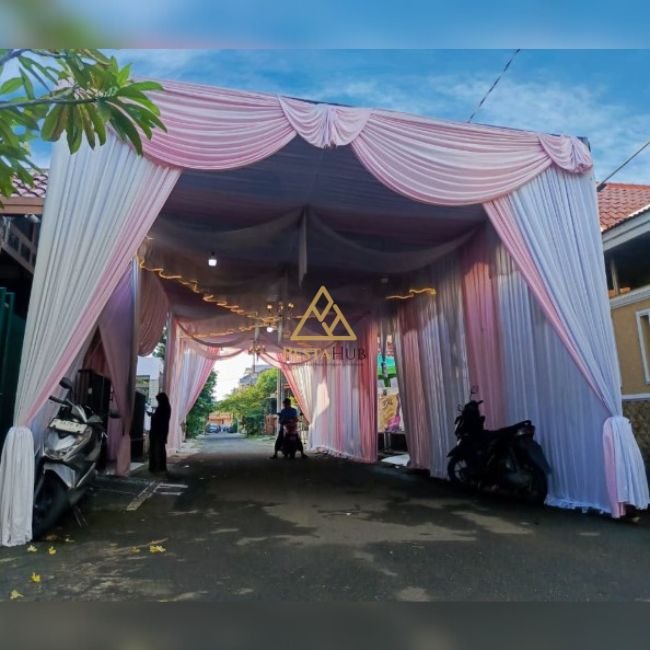 Layanan sewa tenda VIP dan dekorasi pernikahan di kawasan perumahan elite Cilandak oleh tim berpengalaman PestaHub.