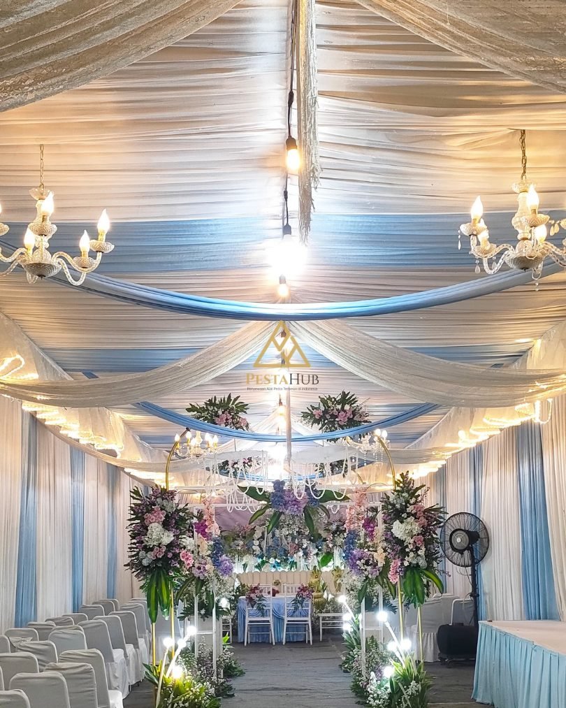 Hasil akhir pemasangan sewa tenda VIP warna putih dan biru muda di Jatinegara oleh PestaHub